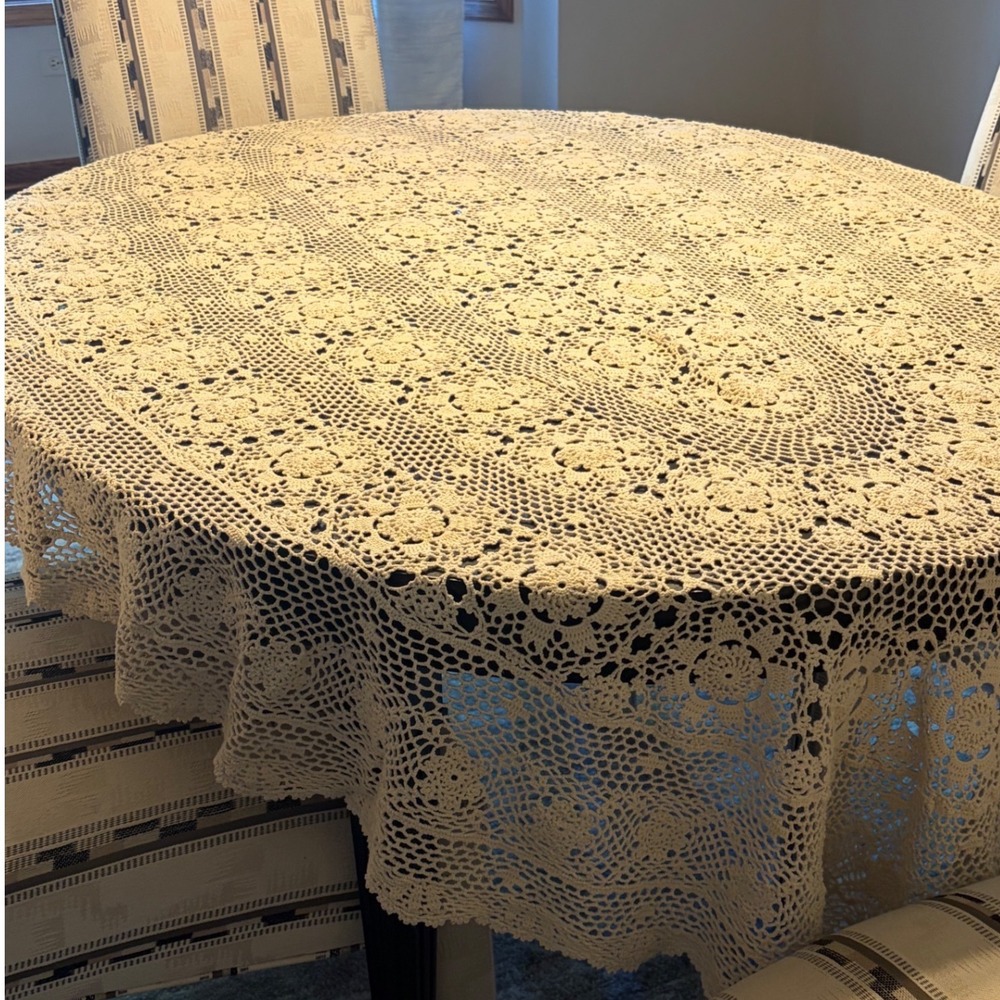 Vintage Crochet Lace Oval Tablecloth Cream Floral Medallion 92x56